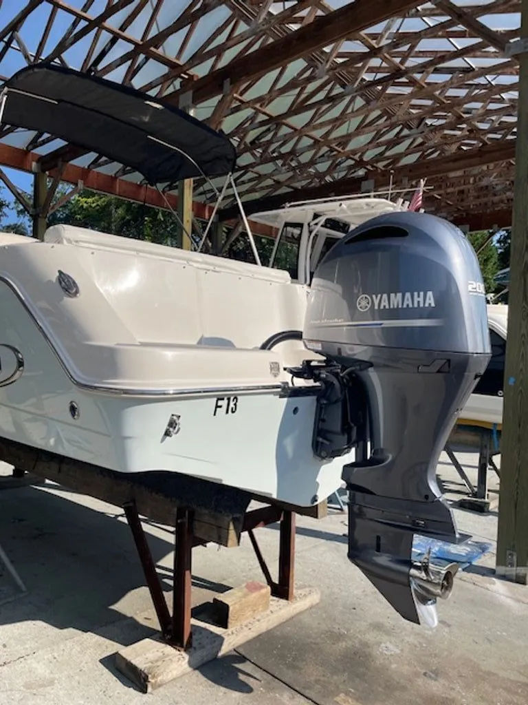 Slide: The Image of Robalo R227 Dual Console 2017 - 27