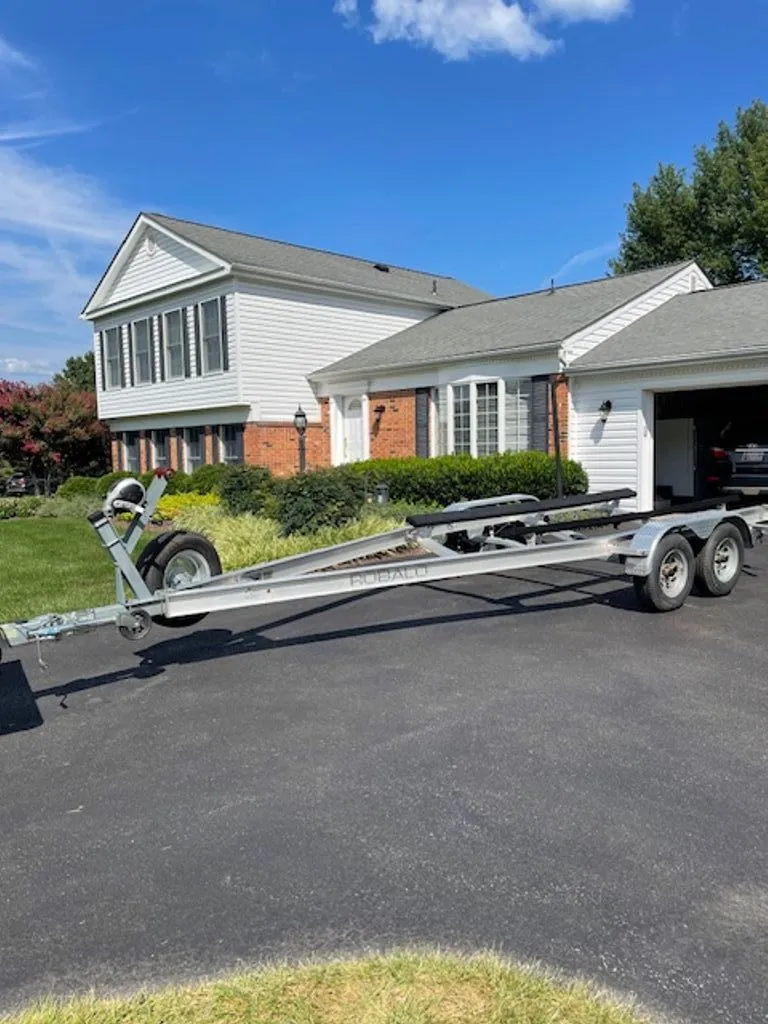 Slide: The Image of Robalo R227 Dual Console 2017 - 29