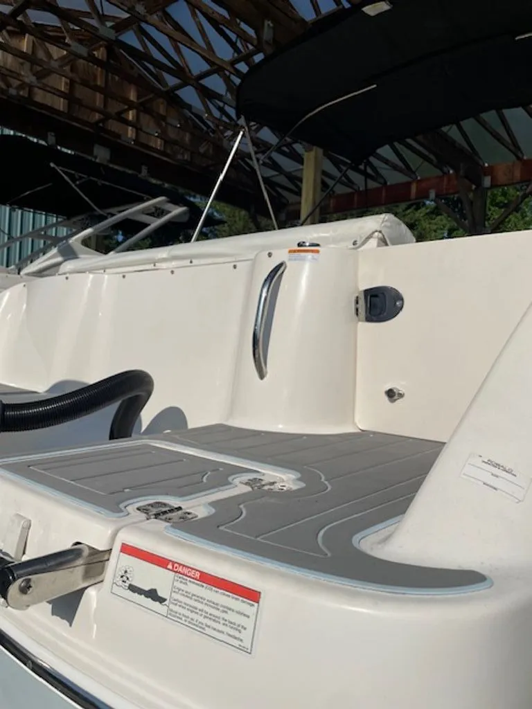 Slide: The Image of Robalo R227 Dual Console 2017 - 6