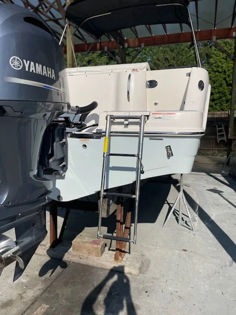 Slide: The Image of Robalo R227 Dual Console 2017 - 8