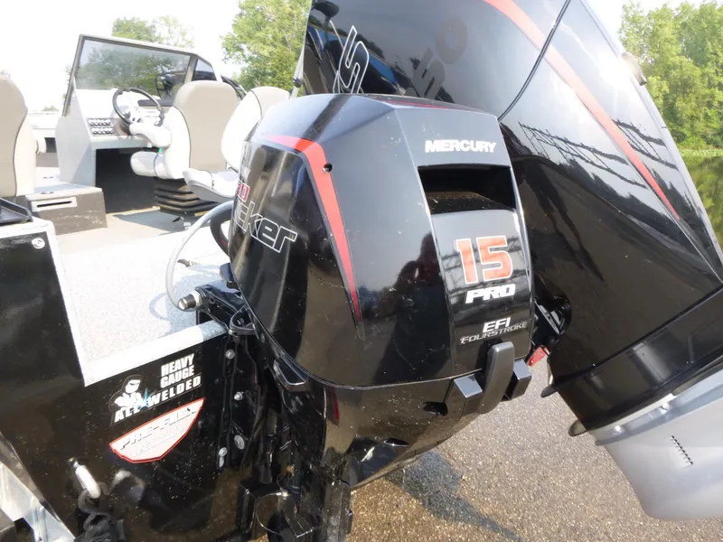 Slide: The Image of 2025 KingFisher 2125 Arrow Sport boat with Mercury 15 Pro EFI FourStroke engine. - 18