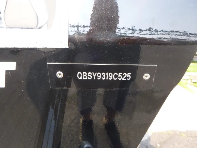 Slide: The Image of 2025 KingFisher 2125 Arrow Sport boat hull identification number: QBSY9319C525. - 21
