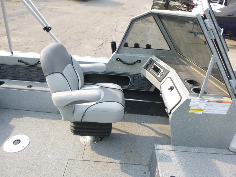 Slide: The Image of Interior of 2025 KingFisher 2125 Arrow Sport boat with gray captain's chair and dashboard. - 9