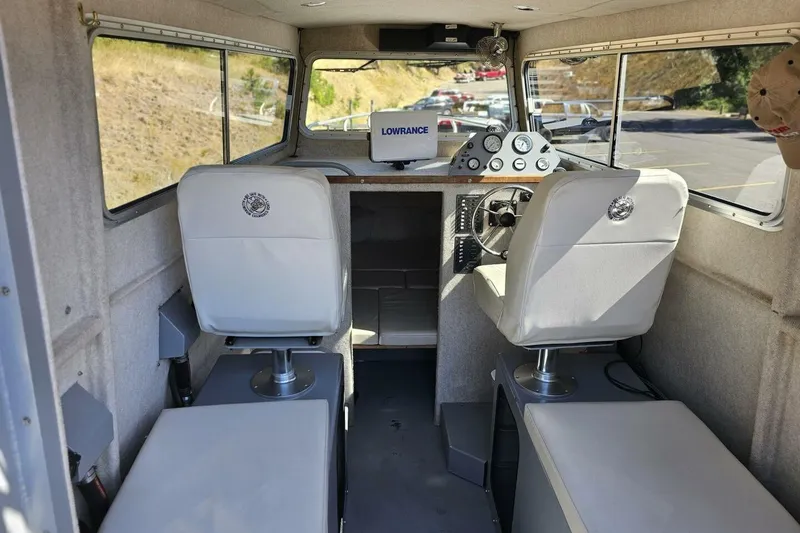 Slide: The Image of Interior of 2005 ACB 27 boat with steering wheel and navigation equipment. - 50