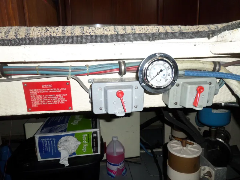 Slide: The Image of Hatteras 42 Convertible 1987 - 53