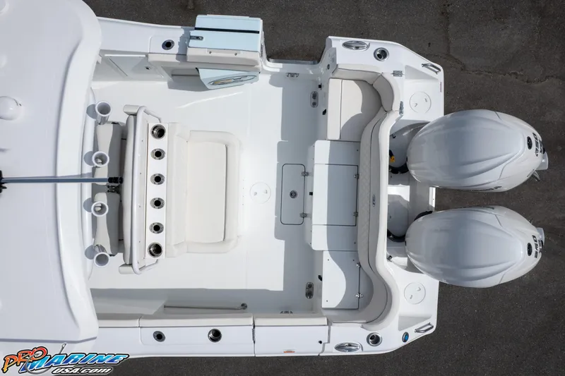 Slide: The Image of Overhead view of 2026 Sea Hunt Ultra 275 SE boat with dual engines. - 11