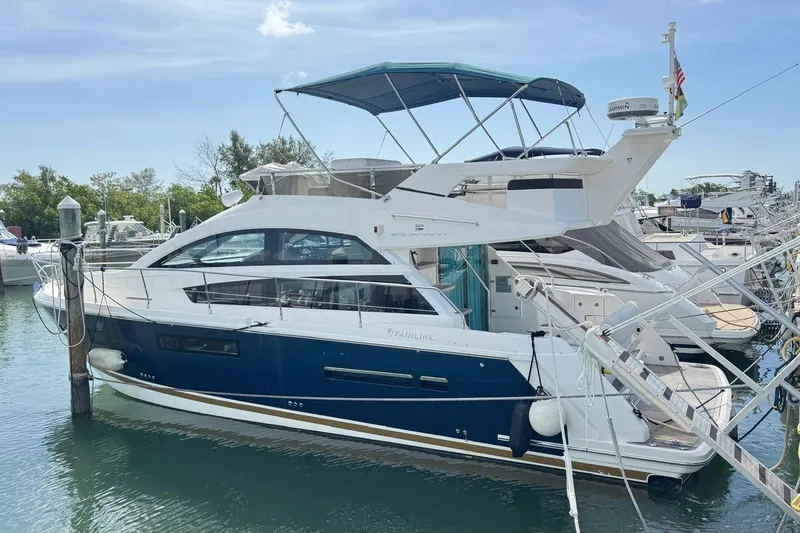 Slide: The Image of Attractive blue hull and modern lines - 19