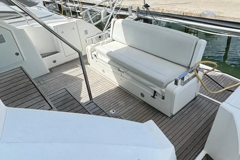 Slide: The Image of Stern cockpit with Shade - 32