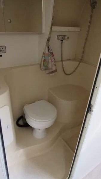 Slide: The Image of Cruisers Yachts 3175 Rogue 1995 - 11