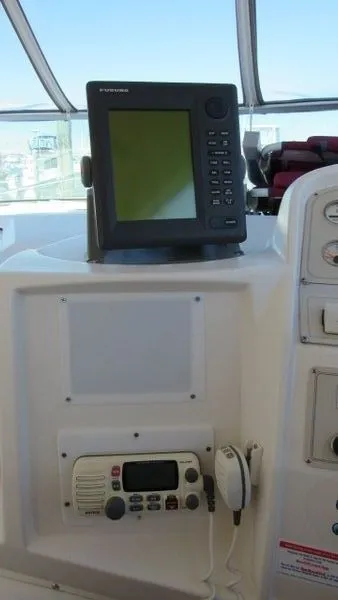 Slide: The Image of Cruisers Yachts 3175 Rogue 1995 - 15