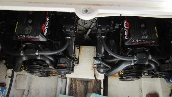 Slide: The Image of Cruisers Yachts 3175 Rogue 1995 - 19