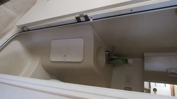 Slide: The Image of Cruisers Yachts 3175 Rogue 1995 - 8