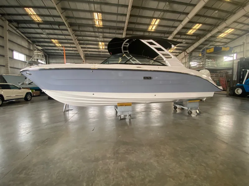 The Image of Sea Ray 270 Sundeck Outboard 2025 - 0