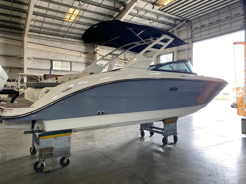 Slide: The Image of Sea Ray 270 Sundeck Outboard 2025 - 2
