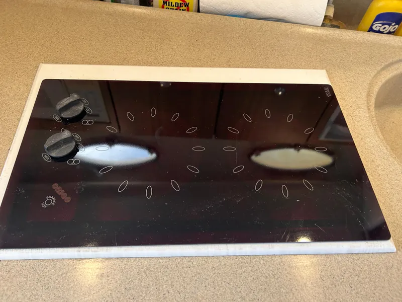 Slide: The Image of Glass stovetop on a Wellcraft 330 Coastal boat, 1999 model. - 34