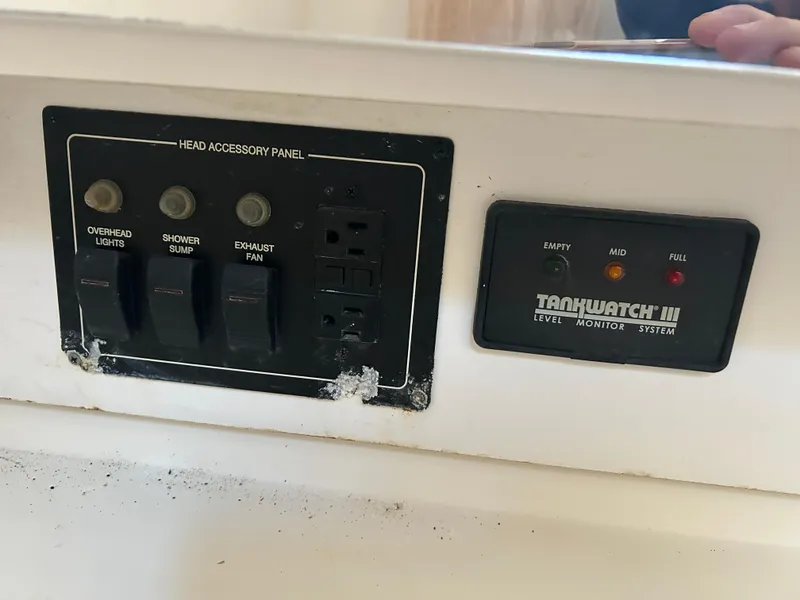 Slide: The Image of Wellcraft 330 Coastal 1999 - 52