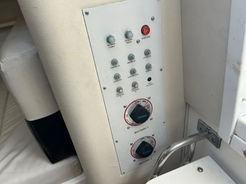 Slide: The Image of Wellcraft 330 Coastal 1999 - 53