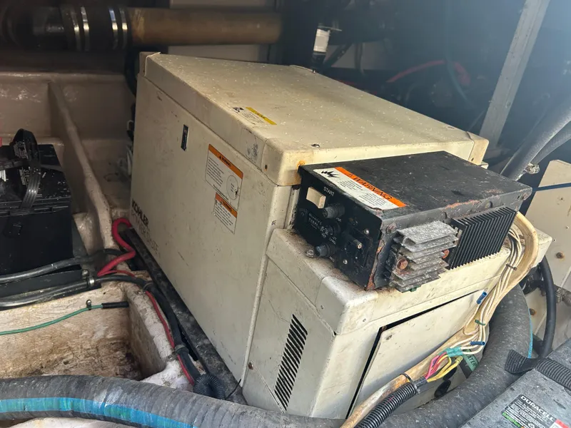 Slide: The Image of Wellcraft 330 Coastal 1999 - 60