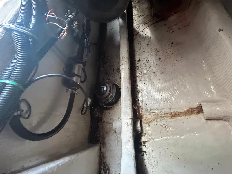 Slide: The Image of Wellcraft 330 Coastal 1999 - 88