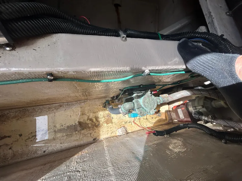 Slide: The Image of Wellcraft 330 Coastal 1999 - 92