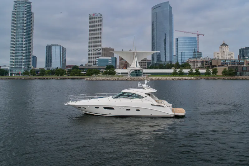 Slide: The Image of Sea Ray 470 Sundancer yacht on water with city skyline backdrop, 2009 model. - 4