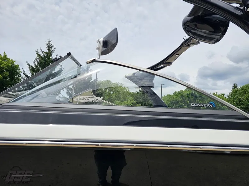 Slide: The Image of 2014 Tigé Z3 boat with ConvexV windshield, black and white exterior. - 21