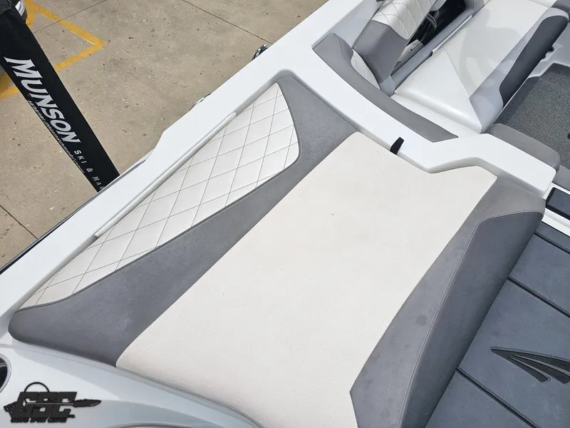 Slide: The Image of 2014 Tigé Z3 boat interior with gray and white upholstery, featuring diamond stitching. - 41