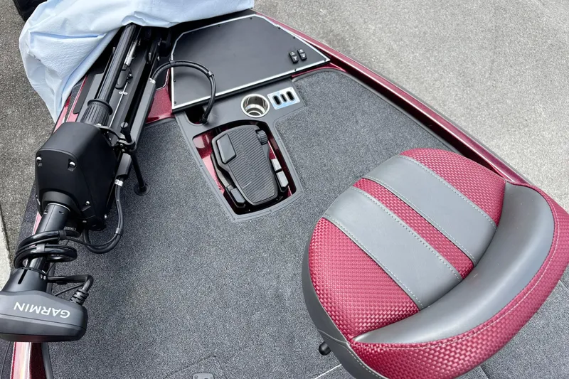 Slide: The Image of 2025 Ranger Z519R boat deck with Garmin trolling motor and red-gray seat. - 4