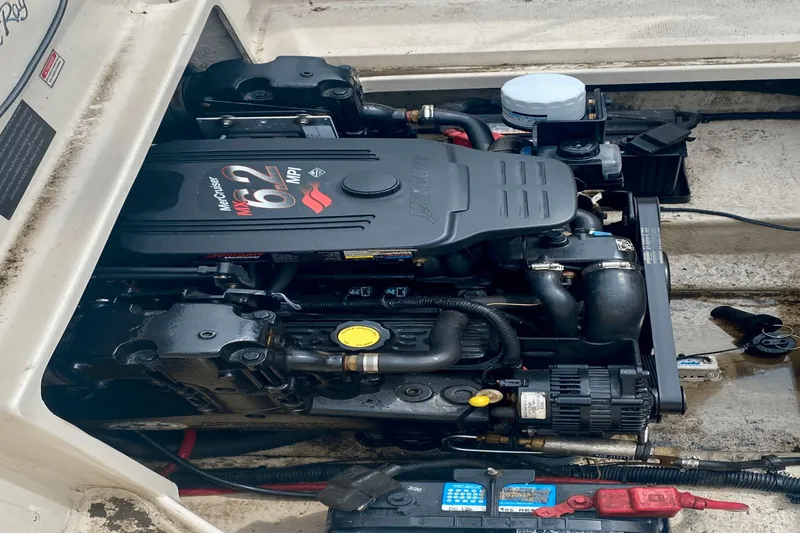 Slide: The Image of Sea Ray 225 Weekender 2004 - 8