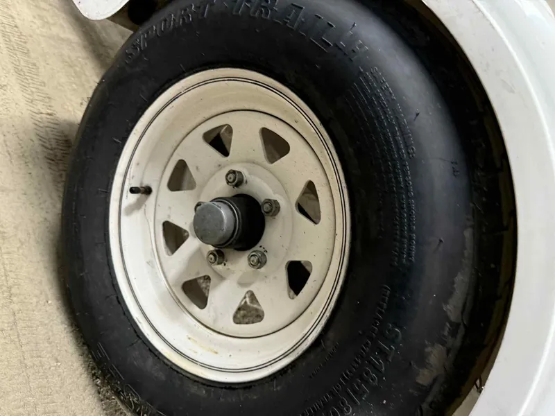 Slide: The Image of Trailer wheel of a 2000 Bayliner 1750 Capri DX boat. - 12