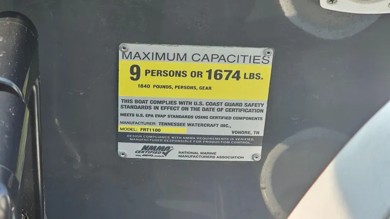 Slide: The Image of Yamaha SX210 2011 boat capacity label: 9 persons or 1674 lbs maximum. - 17