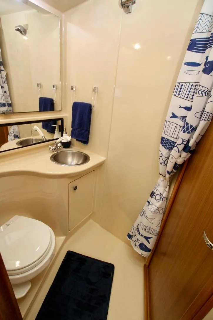 Slide: The Image of Bayliner 3988 Motoryacht 2002 - 54