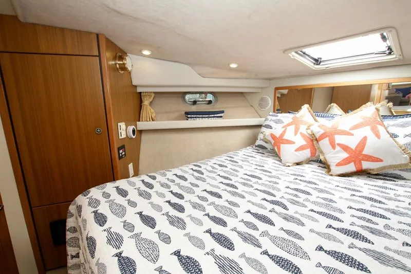 Slide: The Image of Bayliner 3988 Motoryacht 2002 - 60