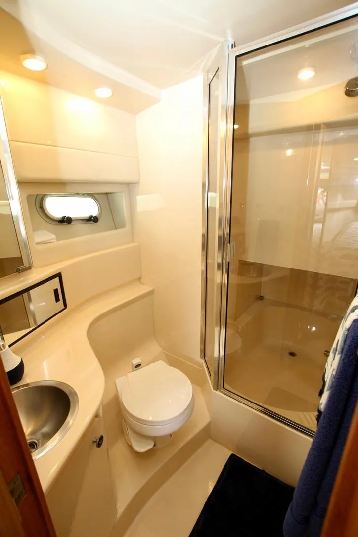 Slide: The Image of Bayliner 3988 Motoryacht 2002 - 61