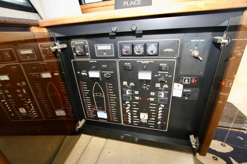 Slide: The Image of Bayliner 3988 Motoryacht 2002 - 65