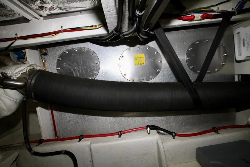 Slide: The Image of Bayliner 3988 Motoryacht 2002 - 69