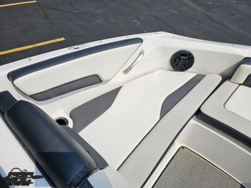 Slide: The Image of Yamaha AR195 2019 - 79