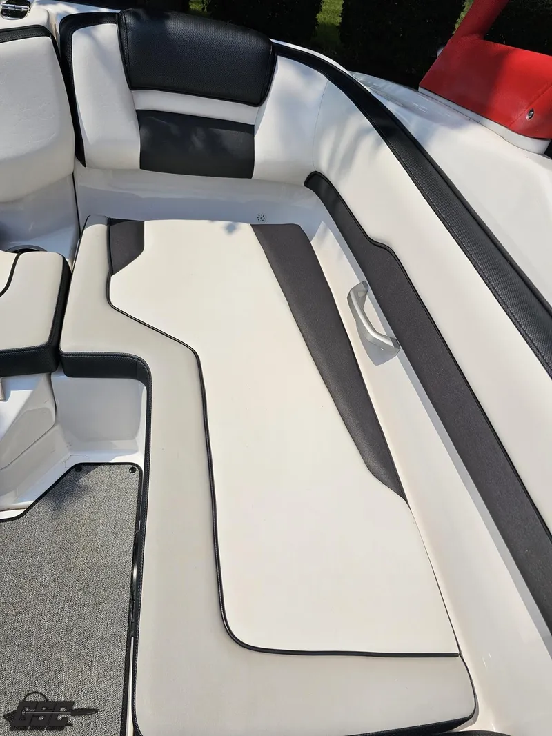 Slide: The Image of Yamaha AR195 2019 - 85