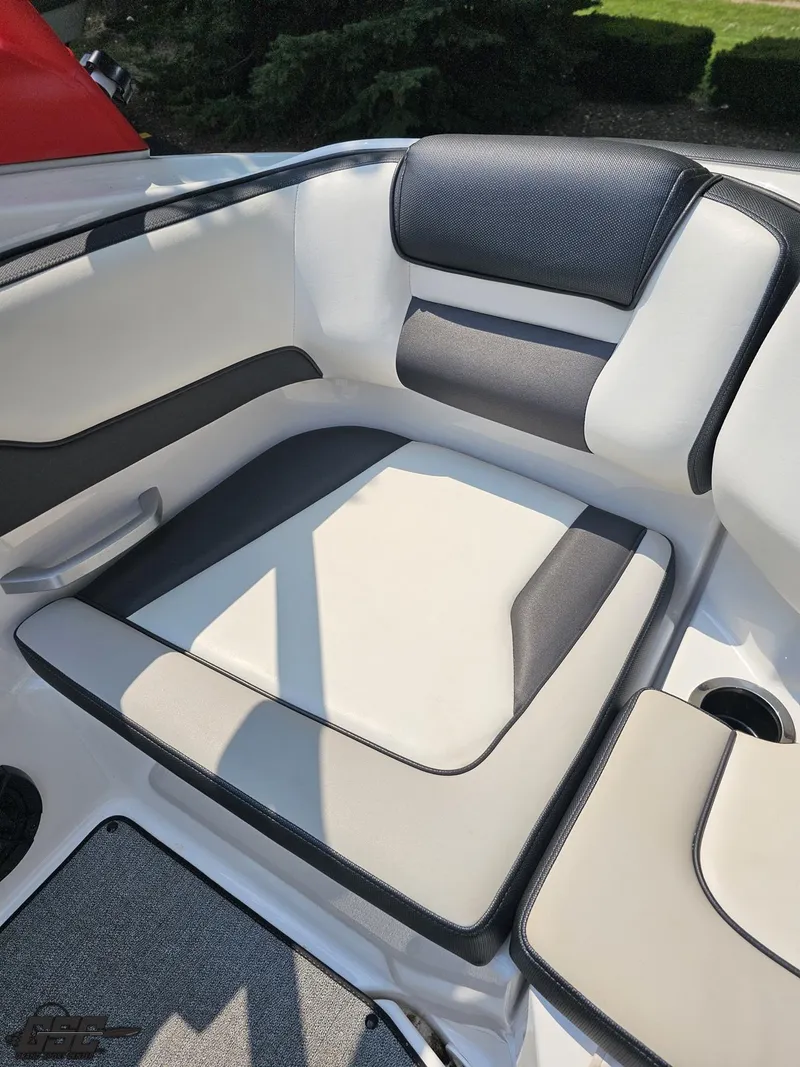 Slide: The Image of Yamaha AR195 2019 - 90