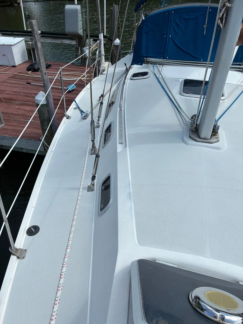 Slide: The Image of Catalina 320 1995 - 10