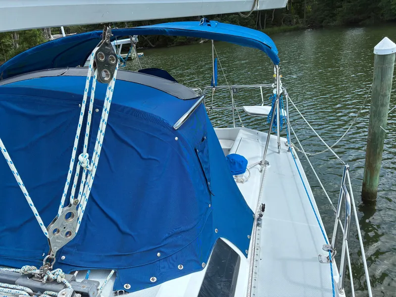 Slide: The Image of Catalina 320 1995 - 23