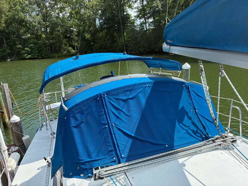 Slide: The Image of Catalina 320 1995 - 26