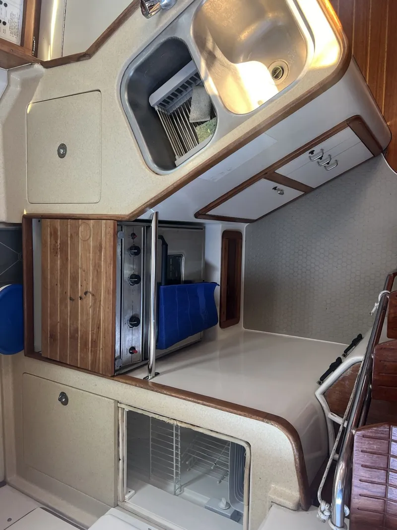 Slide: The Image of Catalina 320 1995 - 28