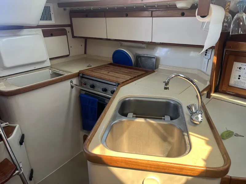 Slide: The Image of Catalina 320 1995 - 29