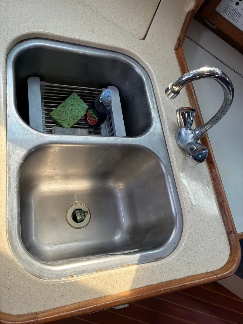 Slide: The Image of Catalina 320 1995 - 32