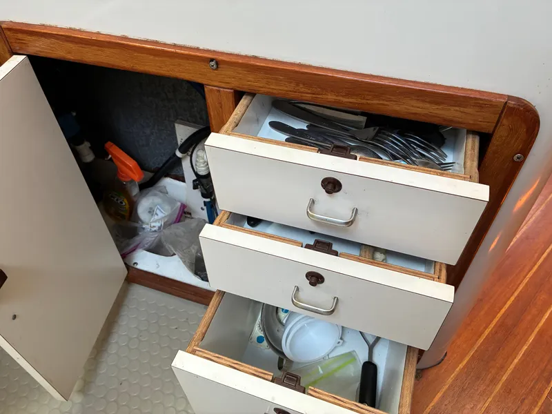 Slide: The Image of Catalina 320 1995 - 34