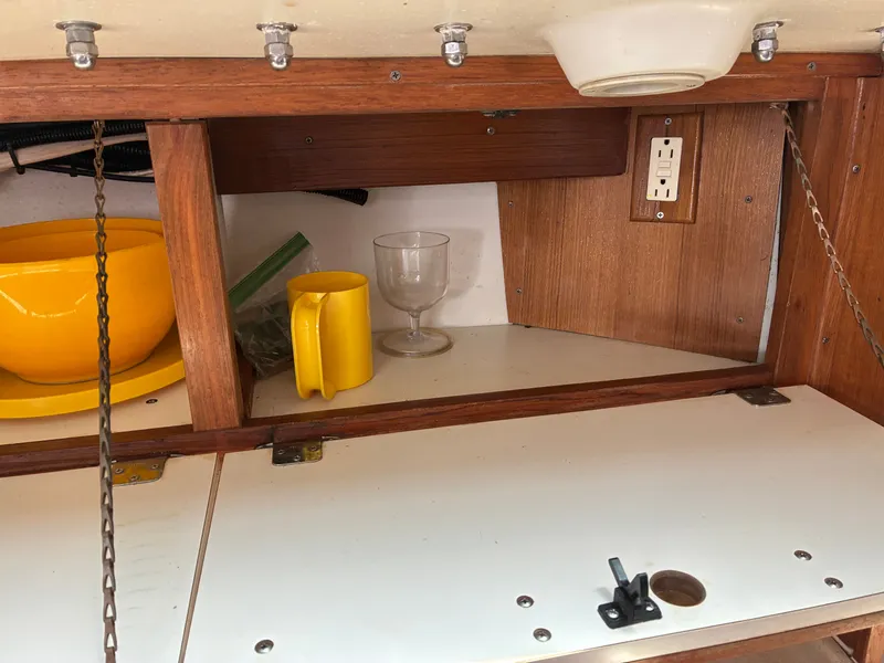 Slide: The Image of Catalina 320 1995 - 35