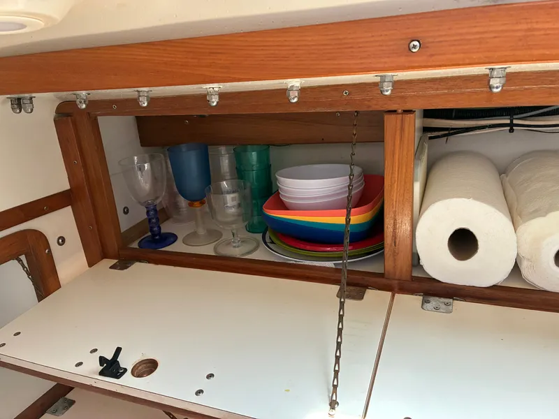 Slide: The Image of Catalina 320 1995 - 36