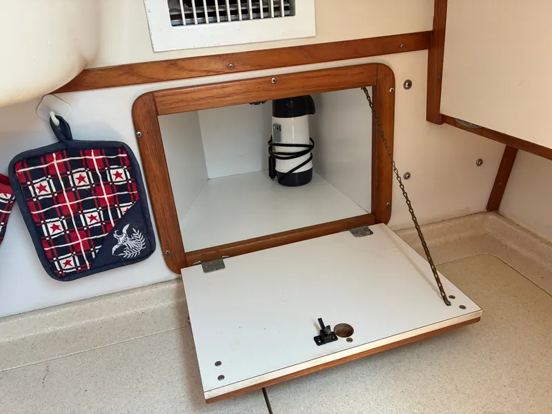 Slide: The Image of Catalina 320 1995 - 38