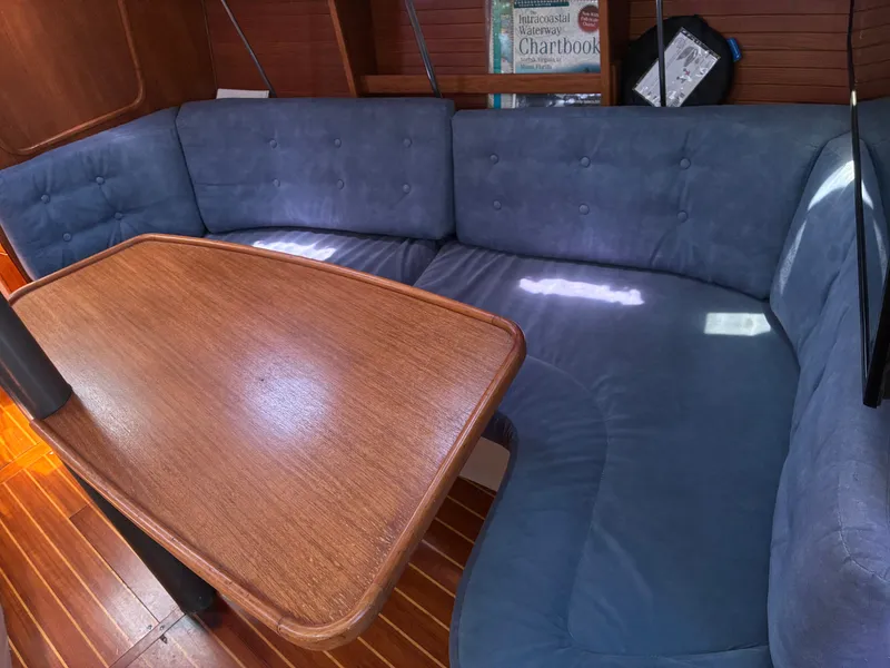 Slide: The Image of Catalina 320 1995 - 46